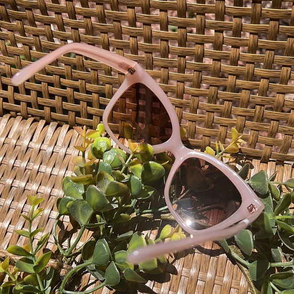 Kate Spade ♠️ sunglasses - Picture 13 of 16